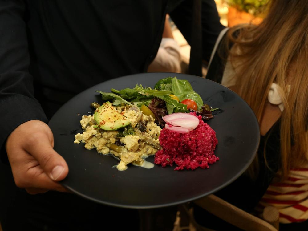 Food being prepared and presented during vegan chef Chloe Coscarelli hosted H&M Home Breakfast in 2017 in New York.