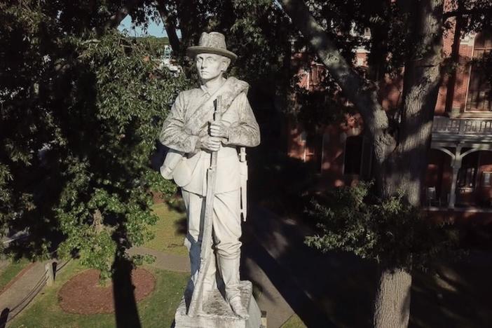 A confederate soldier statue