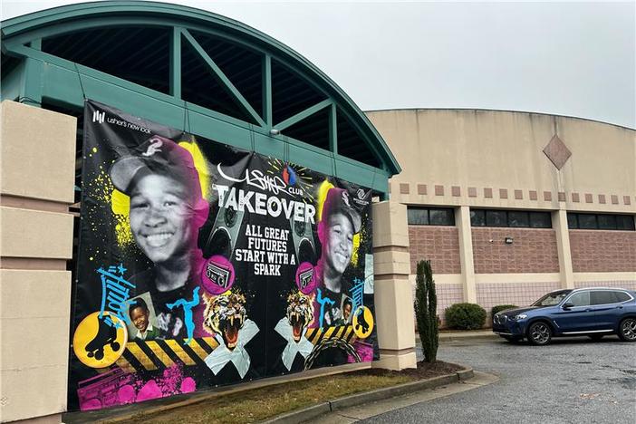 Atlanta musician Usher collaborated with the Atlanta Boys and Girls Club to launch a program designed to give young people career training in the entertainment industry.