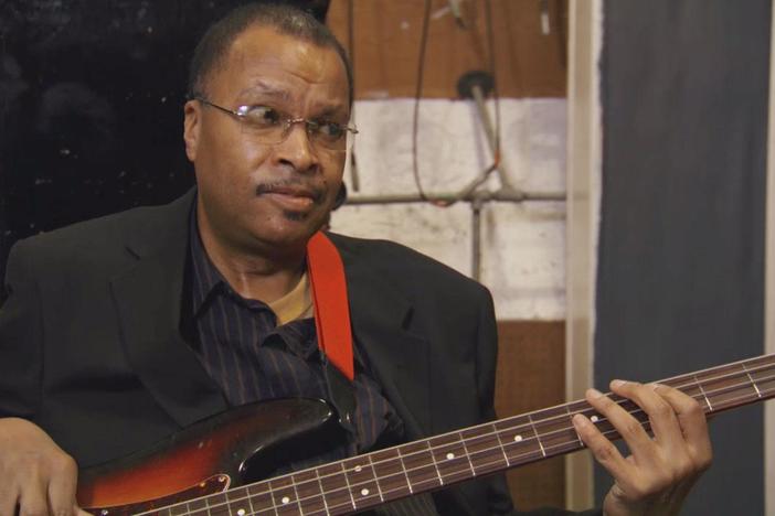 Eduardo talks to James Jamerson Jr about his father prominent base playing. 