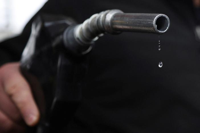 Biden taps U.S. oil reserves to counter rising gas prices