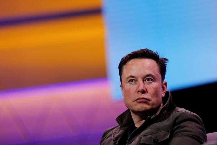 News Wrap: SEC is investigating Elon Musk, his brother for insider trading