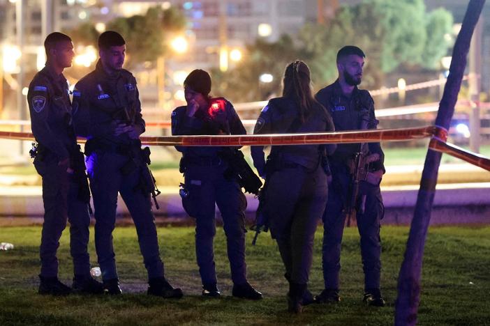 News Wrap: Terror attack in Tel Aviv kills 1, injures 6 others