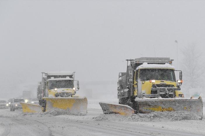 News Wrap: Powerful winter storm bears down on midsection of U.S.