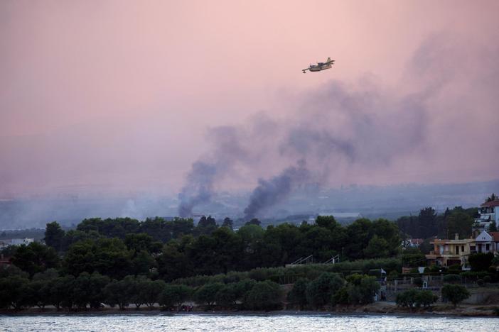 News Wrap: Wildfires trigger explosions in Greece as flames reach ammunitions depot
