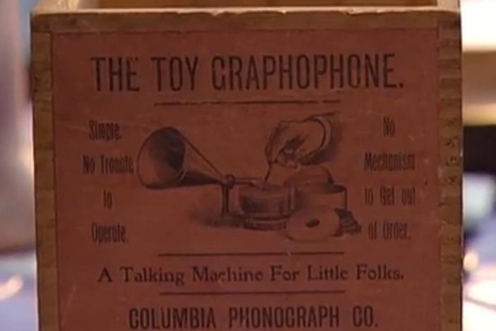 Appraisal: Columbia Toy Graphophone, from Vintage Richmond.