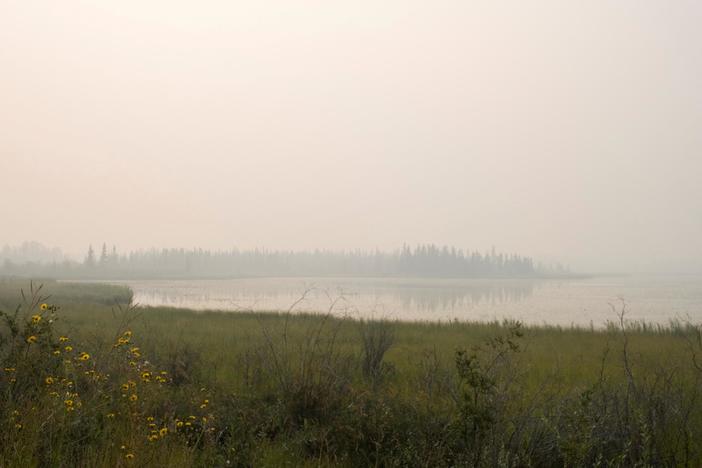 News Wrap: Tens of thousands flee as wildfire spreads in Canada's Northwest Territories