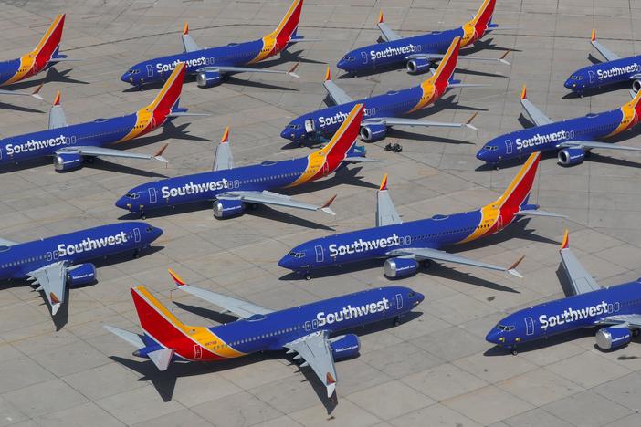 News Wrap: Southwest canceled more than 2,000 flights over the weekend
