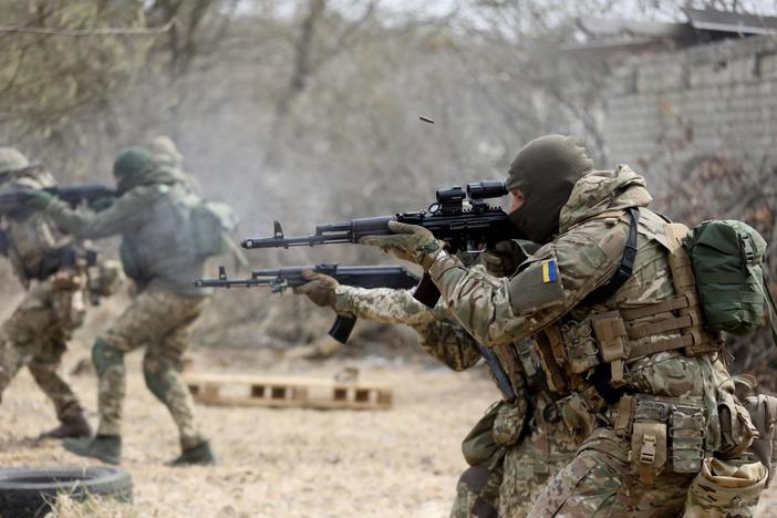 What the Biden administration learned from past presidents about military aid in Ukraine