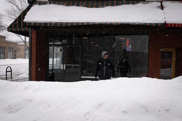 News Wrap: New winter storm ices over Pacific Northwest