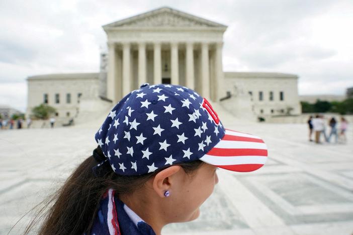 Poll shows Americans' trust in Supreme Court remains low