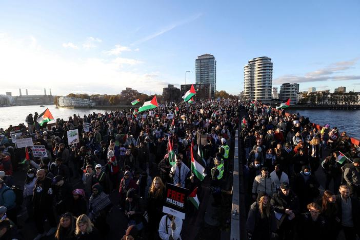 Tensions rise in U.K. amid large-scale protests over Israel-Hamas war