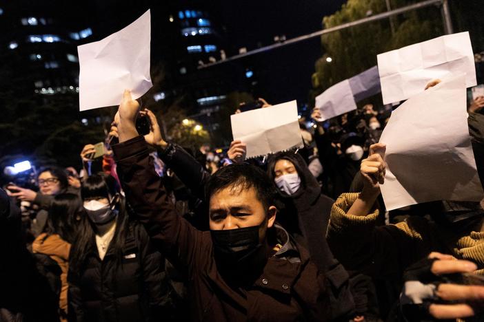 News Wrap: University students in China sent home after weekend protests