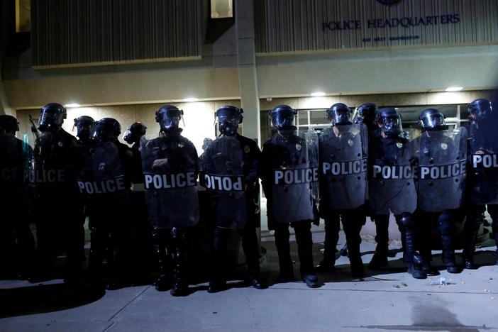 Phoenix police routinely used excessive force and violated civil rights, DOJ says