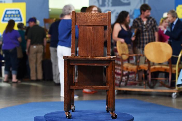 Appraisal: 1905 Frank Lloyd Wright Chair, from Little Rock Hr 1.