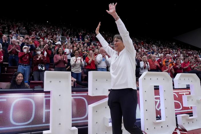 Tara VanDerveer's journey to become college basketball's winningest coach