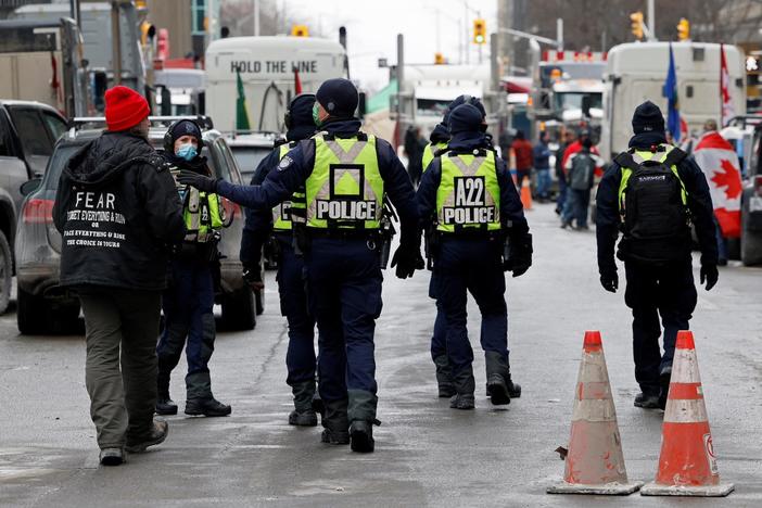 News Wrap: Ottawa police move to end siege by truckers protesting COVID restrictions