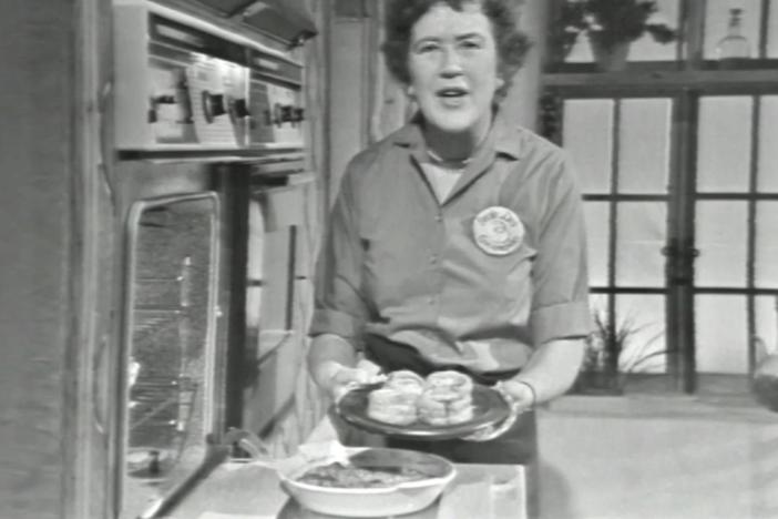 The French Chef's Julia Child shows how to prepare a Fish Dinner in a half an hour.