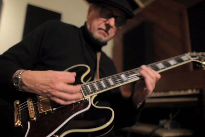 Watch this extended version of the Funk Brothers jam session.
