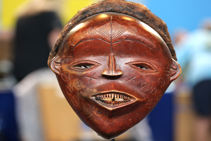 Appraisal: 20th-Century Fake Chokwe Mask, from St. Louis Hour 3