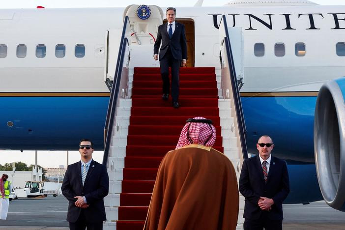 News Wrap: Blinken visits Qatar in diplomatic effort to contain Israel-Hamas war