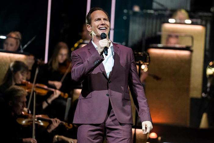 Patrick Wilson performs "Oh, What a Beautiful Mornin" from "Oklahoma."