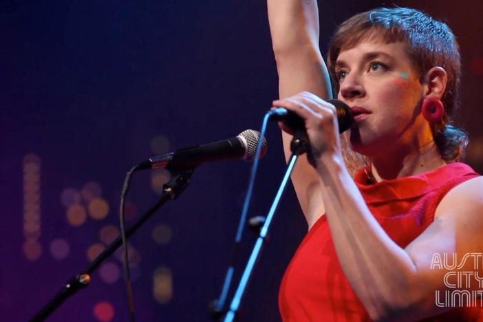 Get a backstage look as tUnE-yArDs perform on Austin City Limits.
