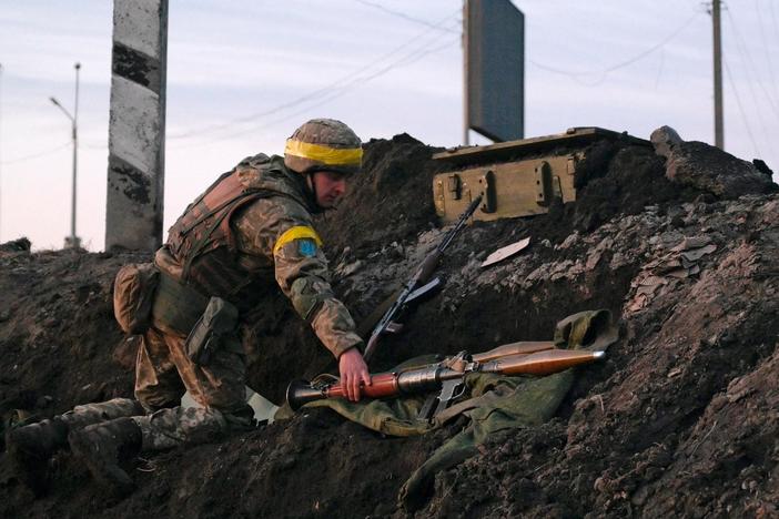 Russian airstrikes bombard Ukraine as ground forces advance