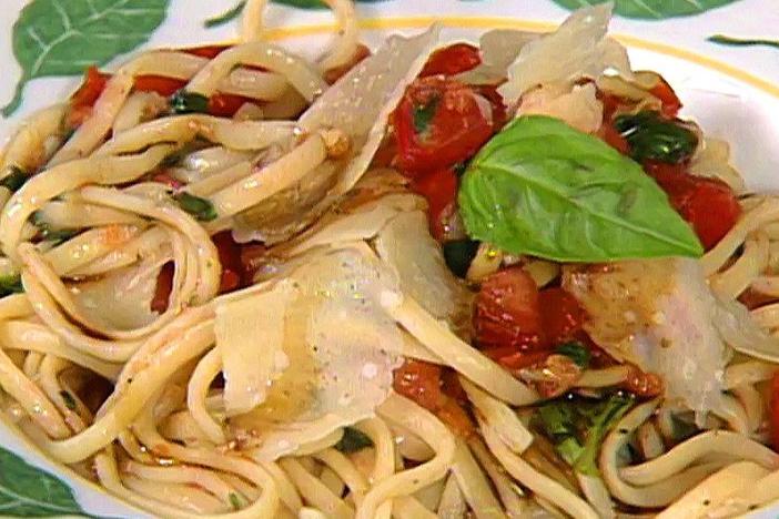 Chefs Lynne Rossetto and Roberto Donna prepare two delicious pasta dishes.