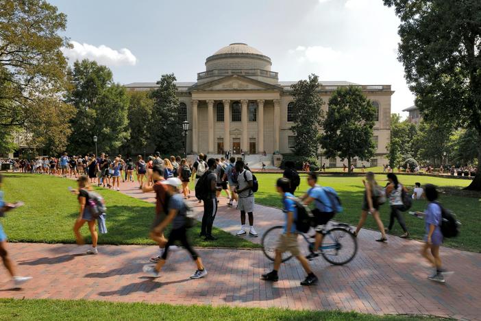 News Wrap: UNC-Chapel Hill returns to remote learning due to outbreak