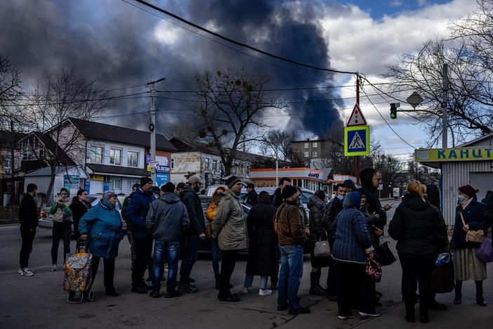 Fighting continues in Ukraine as hundreds of thousands flee
