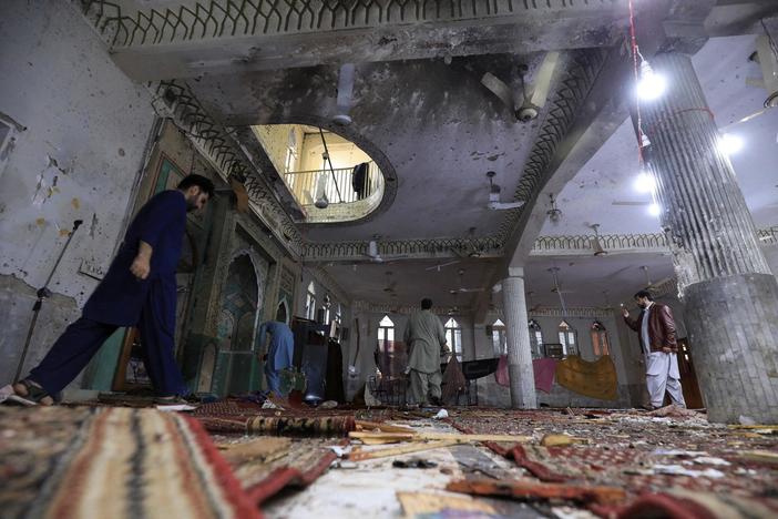News Wrap: Suicide bombing kills dozens at Shiite mosque in Pakistan