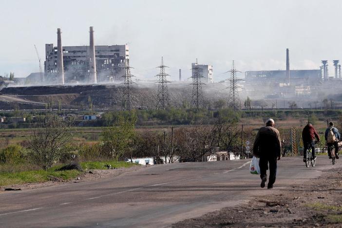 Russia launches assault on Mariupol as Ukraine unveils evidence of war crimes outside Kyiv