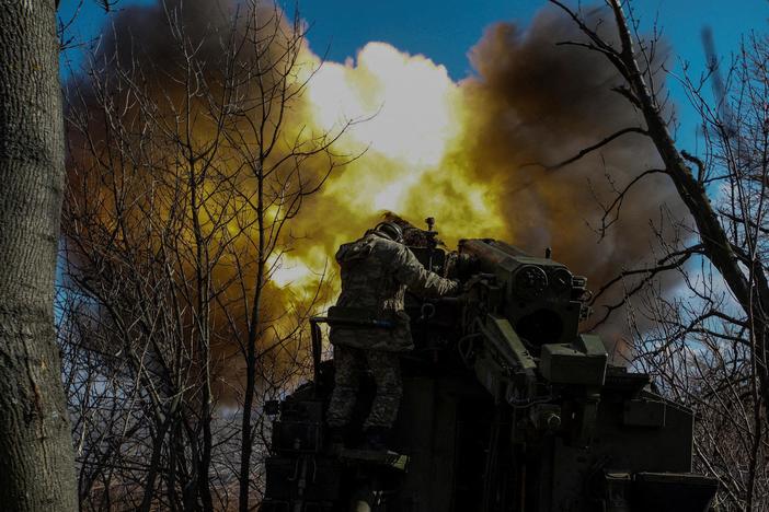 News Wrap: Russian mercenaries claim control of Bakhmut in eastern Ukraine