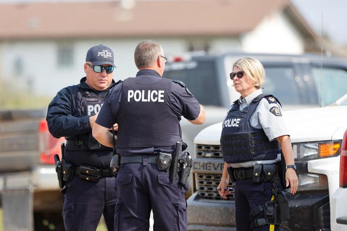 News Wrap: Manhunt in Canada after mass stabbing kills 10, court upholds Kenya election