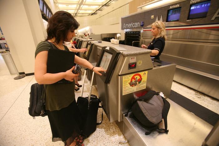 Travelers feel the pinch as major airlines cash in on added service fees