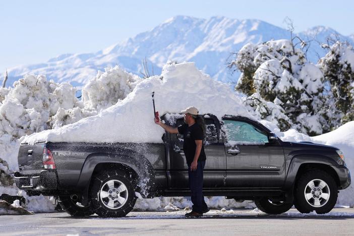 News Wrap: Residents of snowed-in California communities run low on supplies