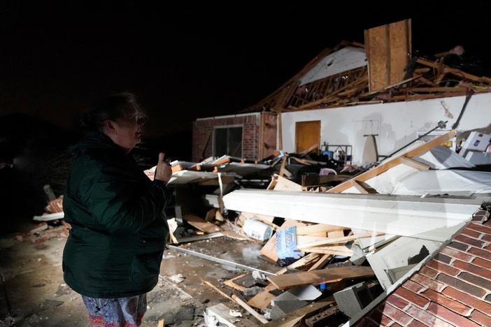 News Wrap: Storm system brings blizzard to California and tornadoes to Plains
