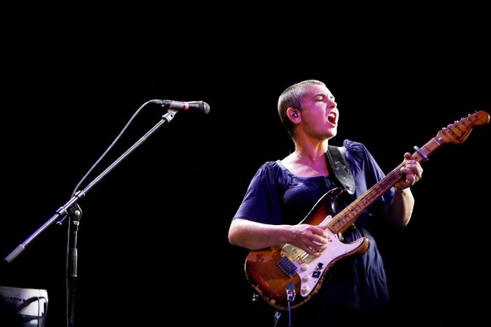News Wrap: Sinead O'Connor, singer of 'Nothing Compares 2 U,' dies at 56