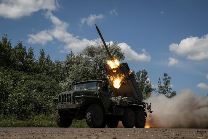 Slow pace of Ukraine's counteroffensive prompts military strategy questions