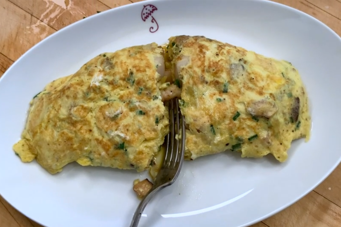 Jacques Pépin makes a seafood omelet, a very elegant dish for a light supper.