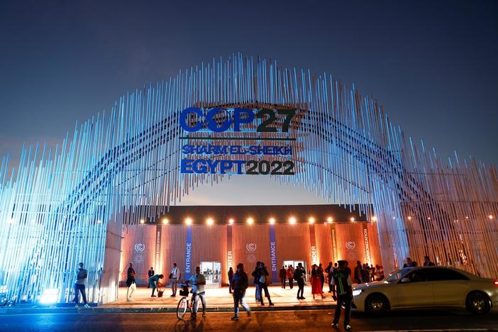 News Wrap: COP27 climate change summit begins in Egypt