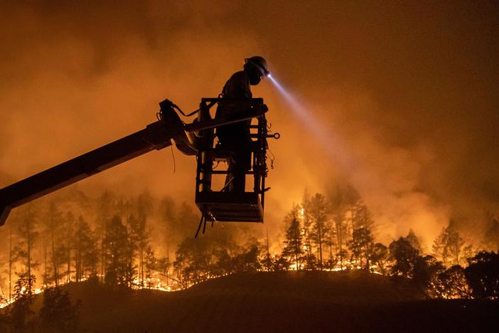 News Wrap: Wildfires prompt state of emergency in Northern California