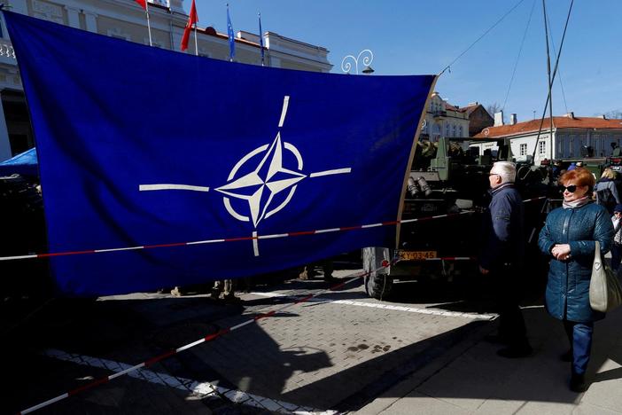 News Wrap: NATO to discuss Ukraine’s bid to join alliance at upcoming summit