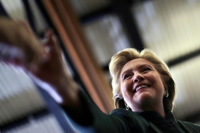 With campaign winding down, Clinton leads polls