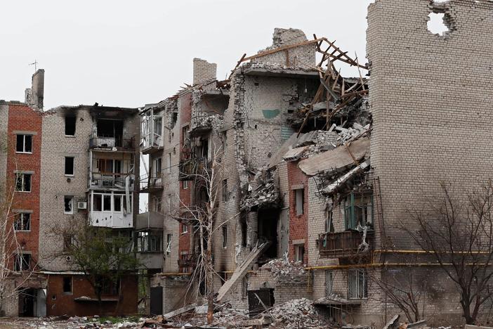 News Wrap: Russia bombards eastern Ukraine, seeks concessions on land
