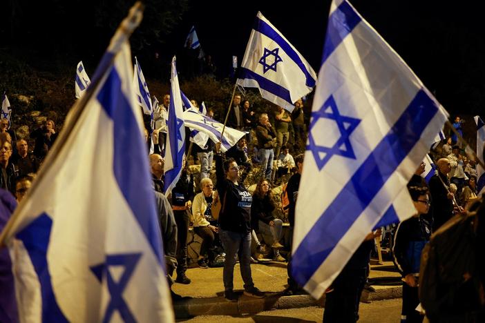 News Wrap: Israeli troops disrupt rally in occupied West Bank