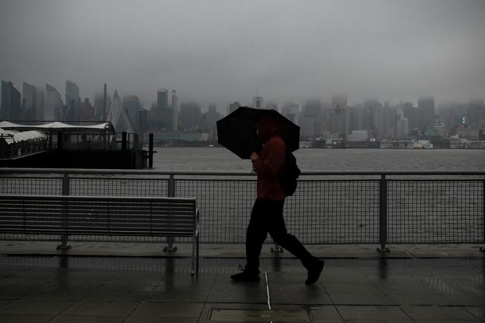 U.S. Northeast, Midwest hit by big storms; West Coast recovers from 'bomb cyclones'