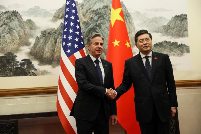 News Wrap: Blinken holds ‘constructive’ talks with China’s foreign minister