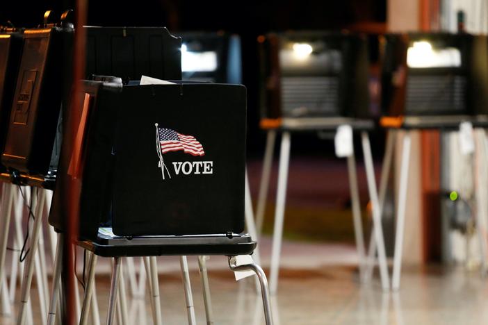 News Wrap: Florida extends voter registration deadline after system crash